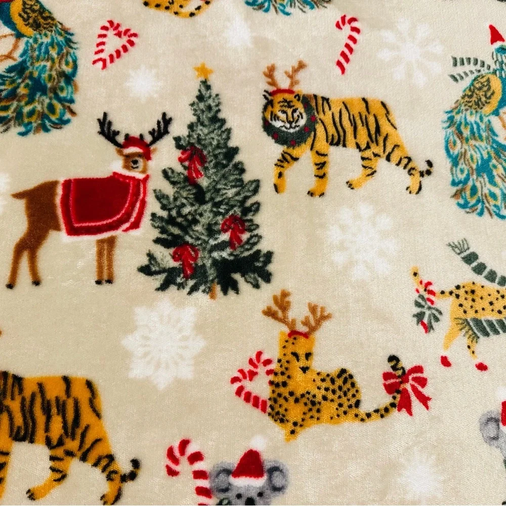 Cozy Reversible Christmas Blanket!